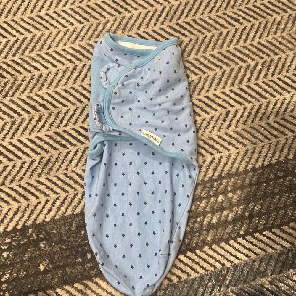 🏡Summer Velcro swaddle blue with stars small/medium